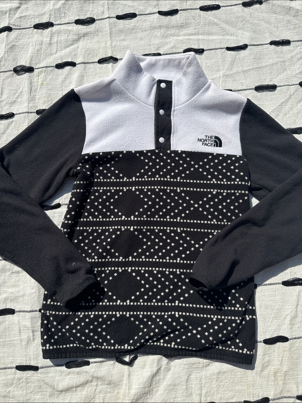The North Face Black & White Patterned Fleece Snap Pullover kids 10/12